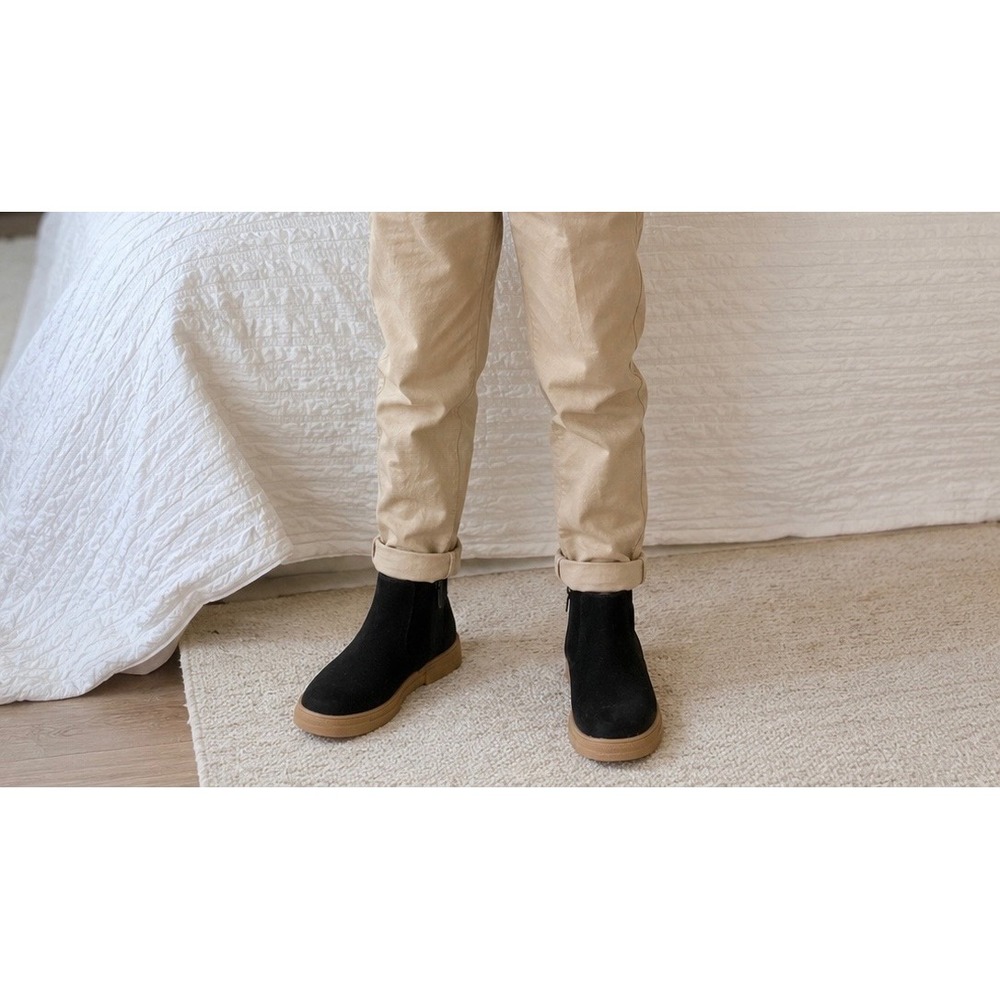 Gap Kids Black Chelsea Boots Memory Foam Gum Sole Side Zip New Size 2